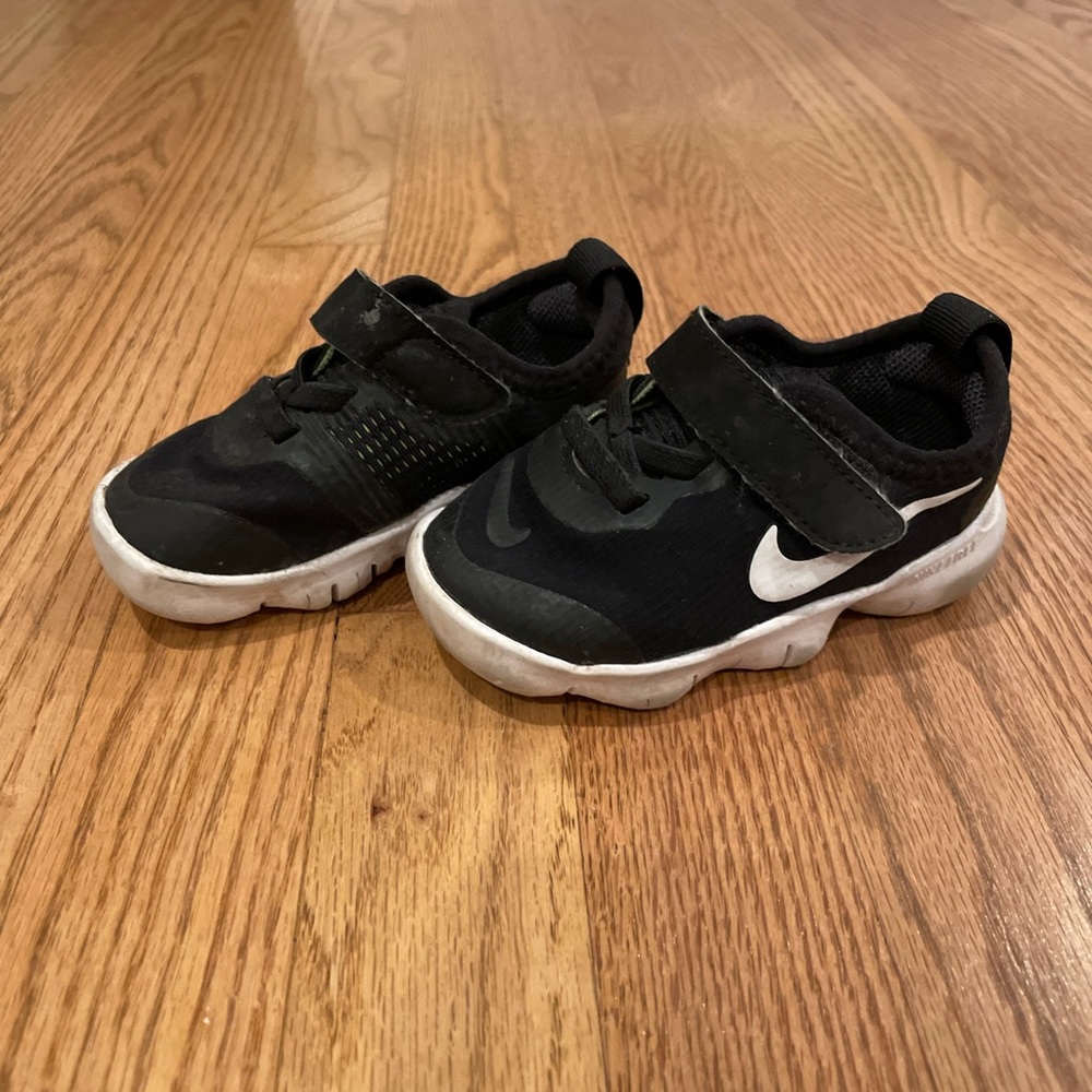 Nike - Black (5)